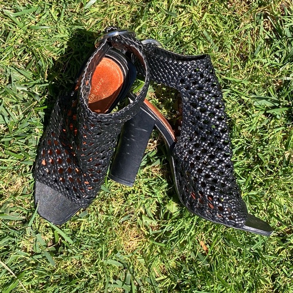 Black Zara Peep Toe Block Heels 🖤 - Picture 2 of 3